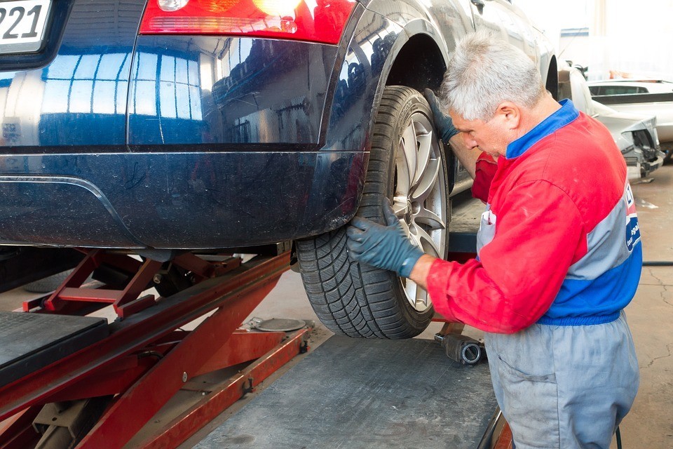 What Should You Be Looking for While Choosing a Workshop for Your Car Repairing?